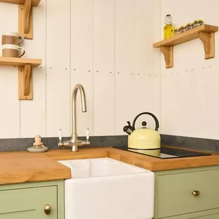 Luxury Shepherd Hut On Small South Hams Farm, Devon Modbury Exterior photo