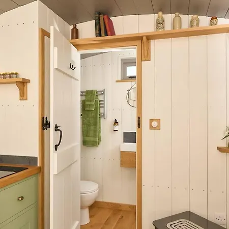 Luxury Shepherd Hut On Small South Hams Farm, Devon Modbury Exterior photo