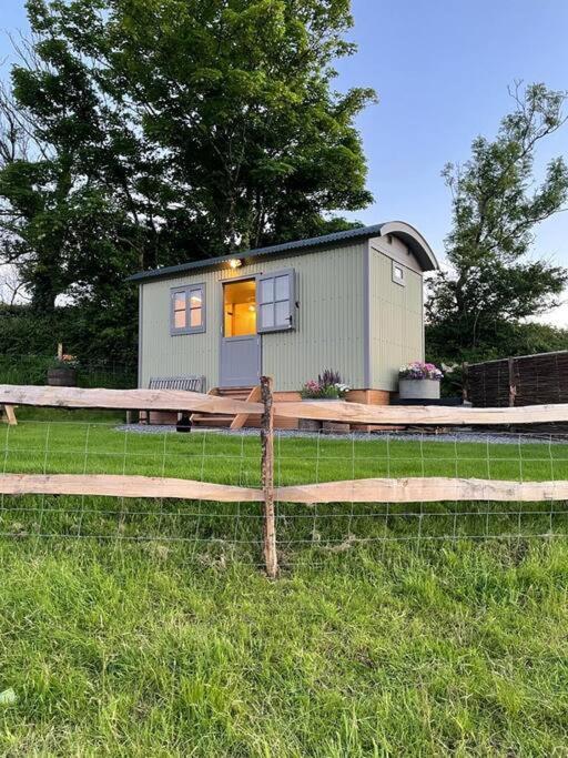Luxury Shepherd Hut On Small South Hams Farm, Devon Modbury