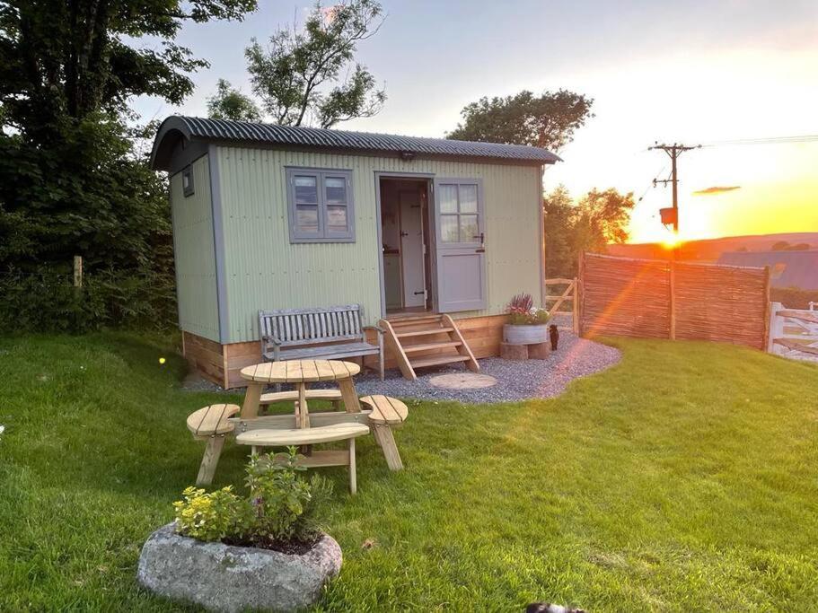 Luxury Shepherd Hut On Small South Hams Farm, Devon Holiday home *