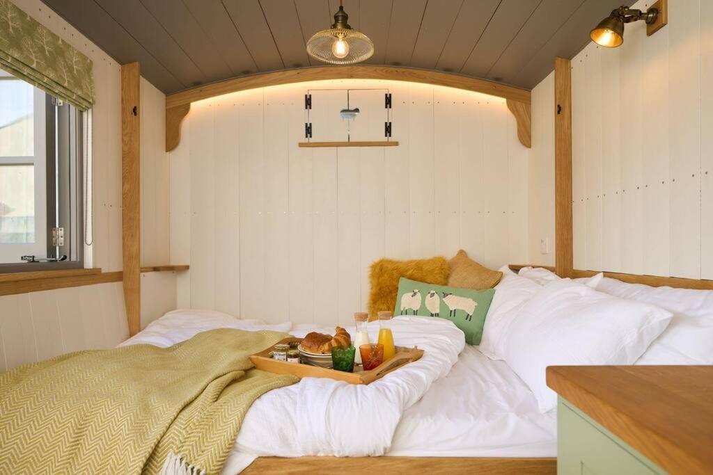 Luxury Shepherd Hut On Small South Hams Farm, Devon * Modbury